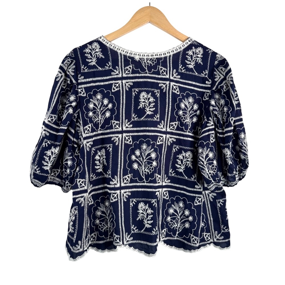 Solitaire Embroidered Blouse sz L Navy Blue White Puff Sleeve Scalloped boho - Picture 3 of 7